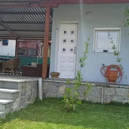 Potidea μονοκατοικία με 2 τροχόσπιτα *